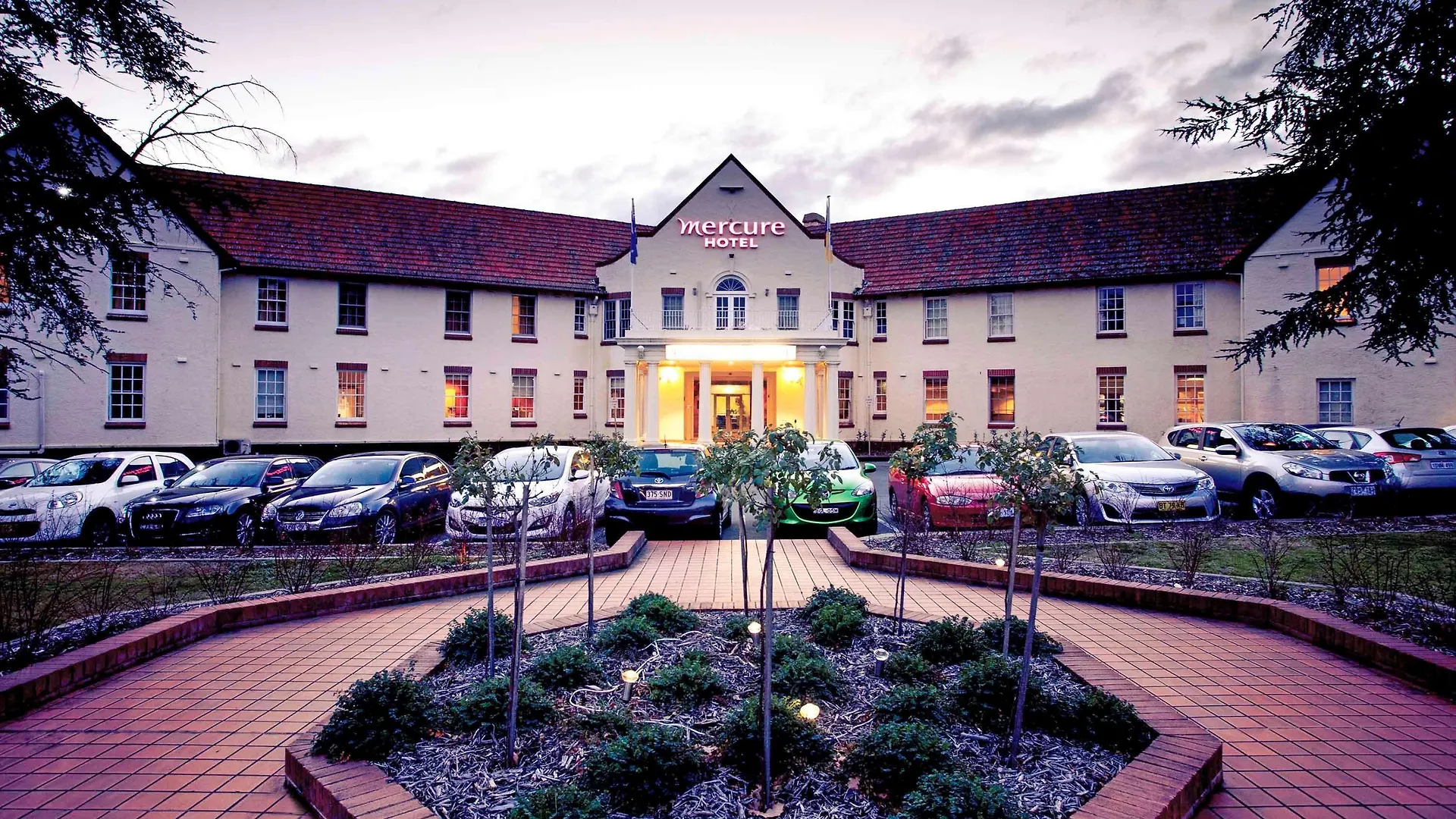 Mercure Canberra Hotel