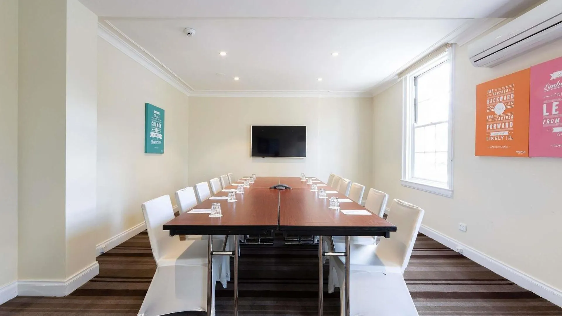 **** Hotel Mercure Canberra Australia