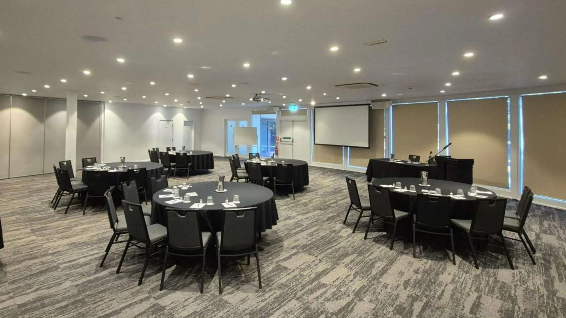 Mercure Canberra Hotel